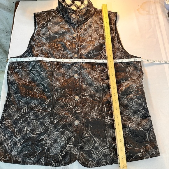 Coldwater Creek women’s quilted vest size medium 10-12 black grey lightweight - Picture 3 of 9